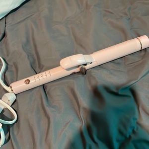 NEW T3 curling iron